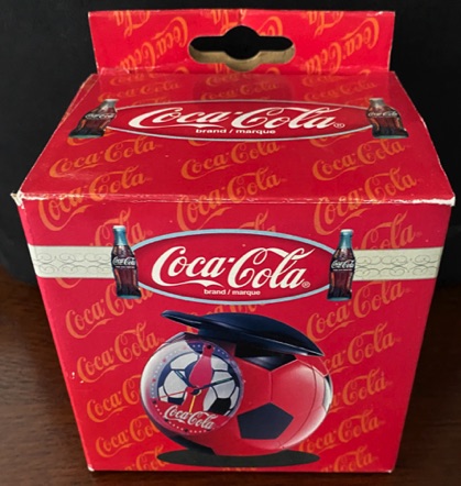 3111-1 € 20,00 coca cola alarm klokje in vorm van voetbal.jpeg